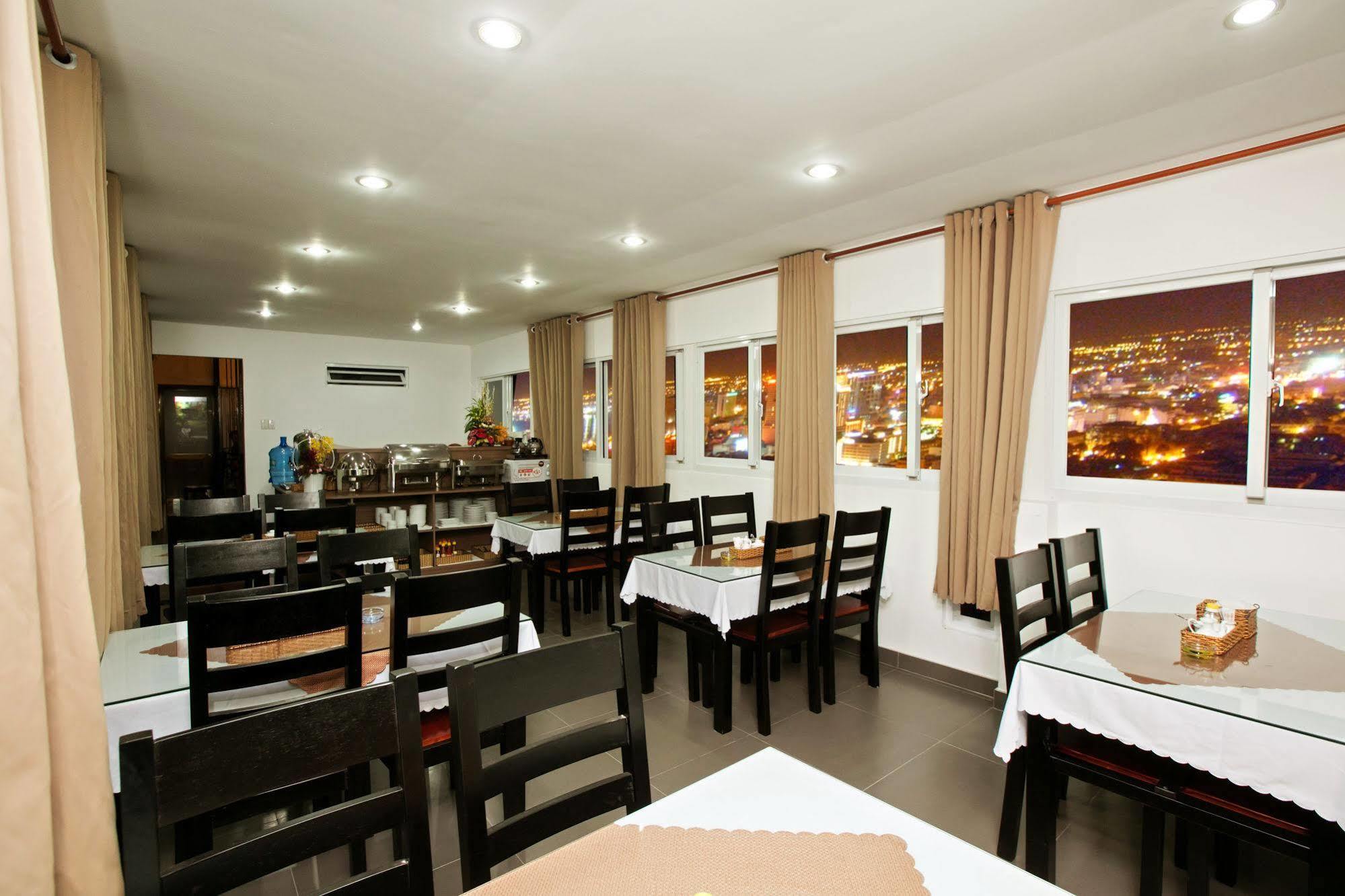 Rosa Centre Hotel Хошимин Екстериор снимка